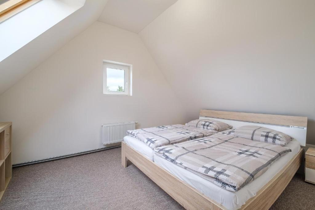 Apartmany Klinovec - Penzion Jonas Лоучна-под-Кліновцем Екстер'єр фото