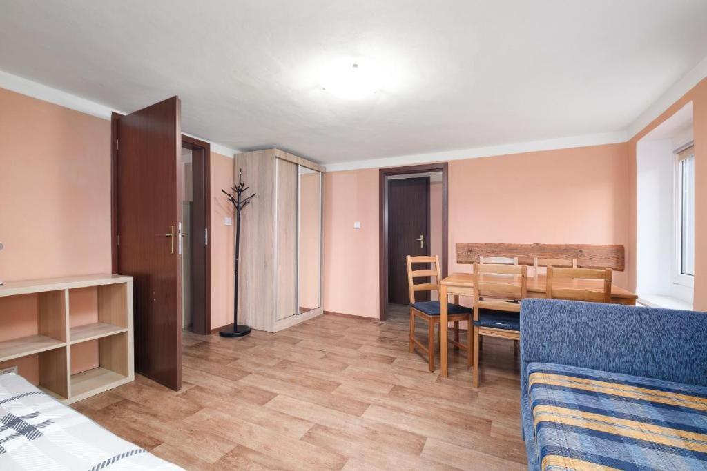 Apartmany Klinovec - Penzion Jonas Лоучна-под-Кліновцем Екстер'єр фото