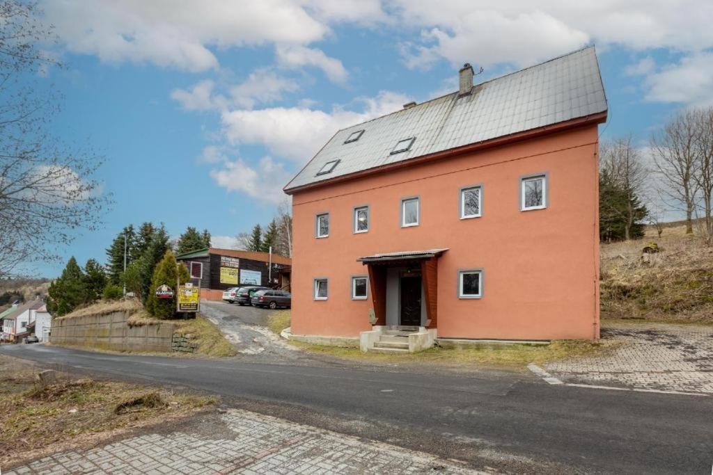 Apartmany Klinovec - Penzion Jonas Лоучна-под-Кліновцем Екстер'єр фото